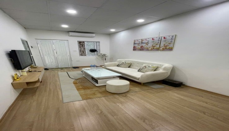 Bán căn hộ tập thể 8/3 70m2, 2 ngủ, 2 WC chỉ nhỉnh 2 tỷ